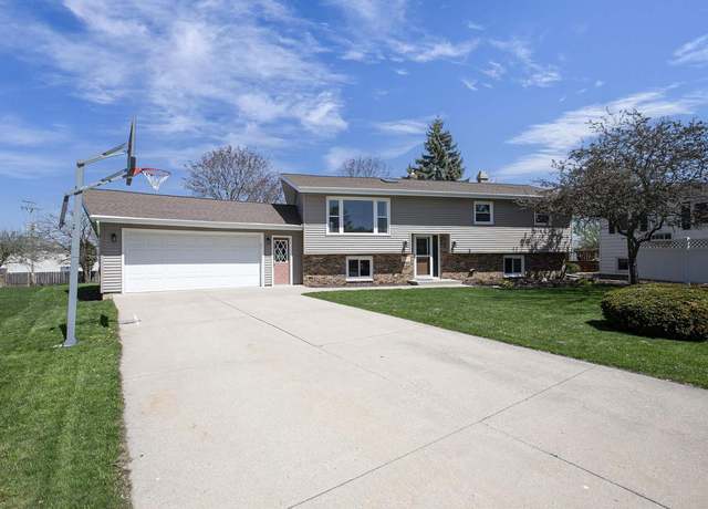 Property at 1016 W Weiland Ave, Appleton, WI 54914, 4 beds, 2 baths