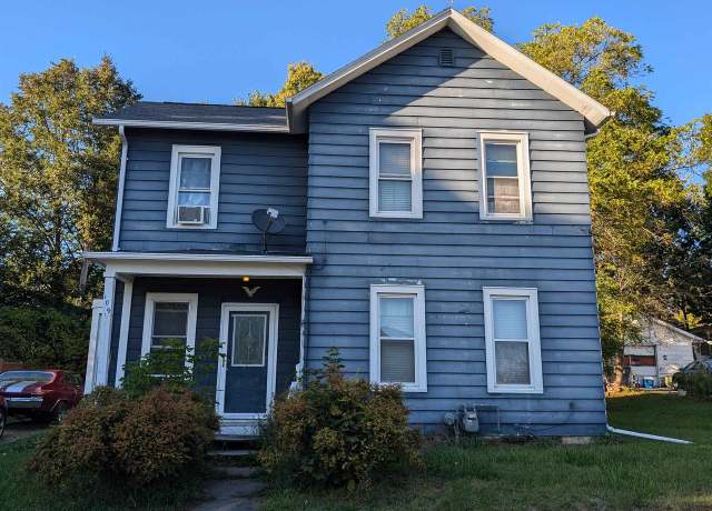 Property at 109 E Park Ave, Berlin, WI 54923, 3 beds, 1 bath