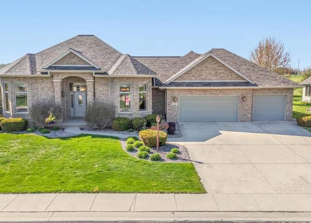 Property at 514 Royal St Pats Dr, Wrightstown, WI 54180, 3 beds, 3 baths