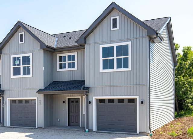 Property at 1076 W 20th Ave, Oshkosh, WI 54902, 3 beds, 2.5 baths