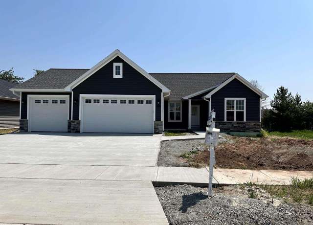 Property at 1420 Crossroads Dr, De Pere, WI 54115, 3 beds, 2 baths