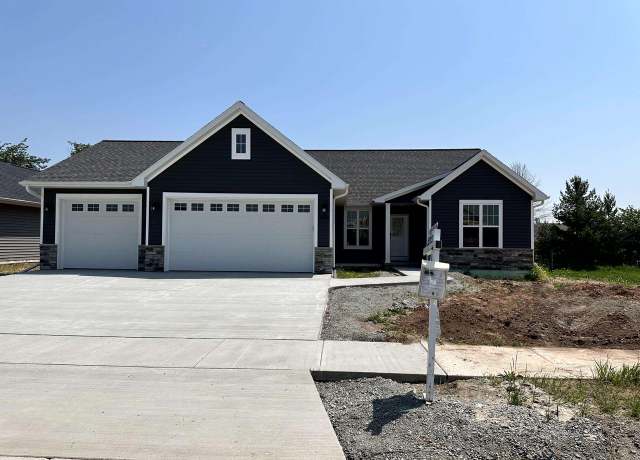 Property at 1420 Crossroads Dr, De Pere, WI 54115, 3 beds, 2 baths