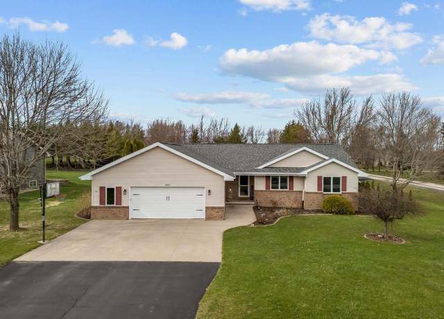 Property at W6862 Goldfinch Ct, Greenville, WI 54942, 3 beds, 2 baths
