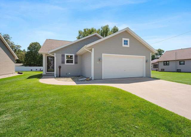 Property at 103 Allen Ave, Oshkosh, WI 54901, 4 beds, 2.5 baths