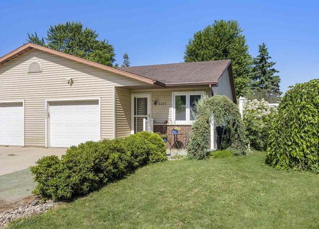 Property at 2407 S Schaefer St, Appleton, WI 54915, 2 beds, 1 bath