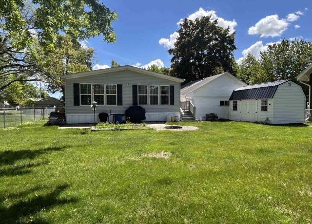 Property at 715 Oak St, Shawano, WI 54166, 3 beds, 2 baths