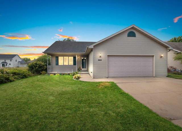 Property at 2621 Maple Grove Dr, Neenah, WI 54956, 4 beds, 3 baths