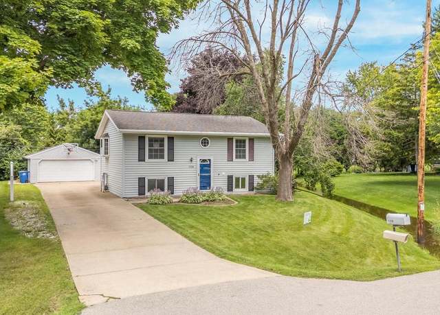 Property at 1358 Glenview Dr, Neenah, WI 54956, 3 beds, 2 baths