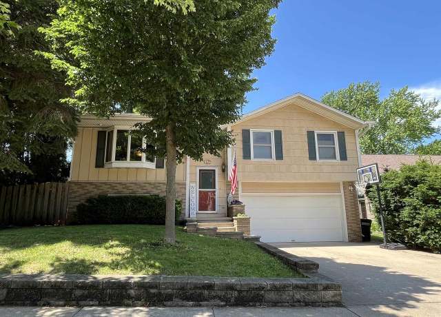 Property at 1679 Thornton Dr, Oshkosh, WI 54904, 4 beds, 2.5 baths