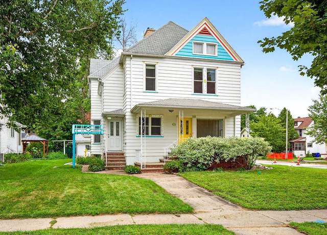 Property at 620 E Franklin St, Appleton, WI 54911, 6 beds, 3 baths