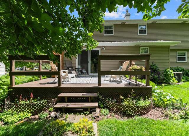 Property at 58 Crestview Dr, Appleton, WI 54915, 4 beds, 2.5 baths