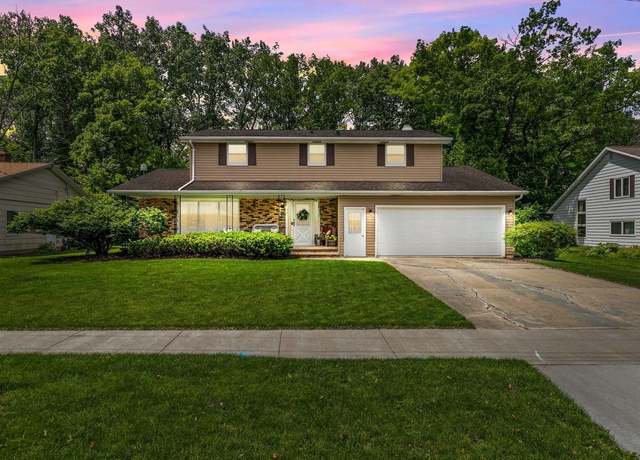 Property at 58 Crestview Dr, Appleton, WI 54915, 4 beds, 2.5 baths
