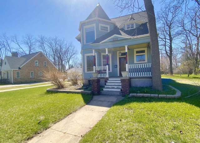 Property at 339 State St, Marinette, WI 54143, 3 beds, 2.5 baths