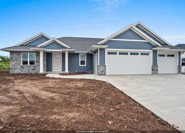 Property at 1396 Crossroads Dr, De Pere, WI 54115, 3 beds, 2.5 baths