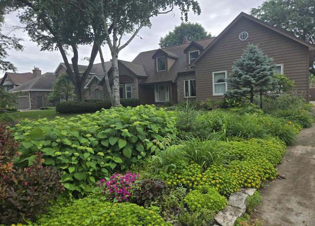 Property at 2015 Hickory Ln, Oshkosh, WI 54901, 3 beds, 2.5 baths