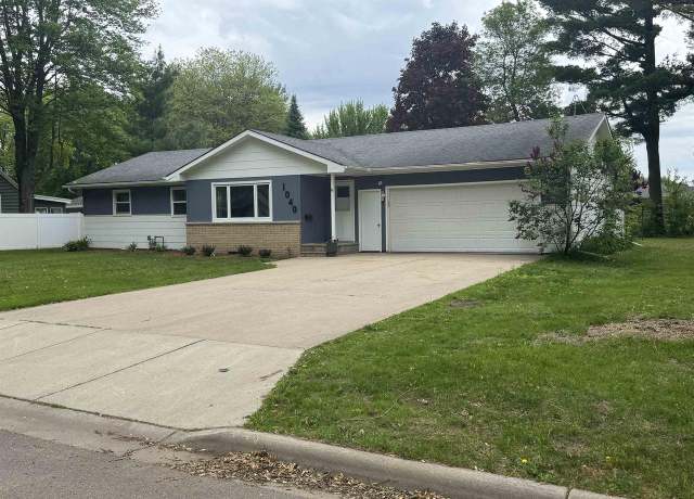 Property at 1040 S Park St, Shawano, WI 54166, 4 beds, 2.5 baths