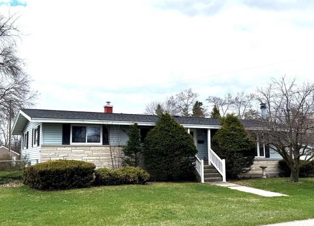 Property at 2617 17th Ave, Menominee, MI 49858, 3 beds, 1.5 baths