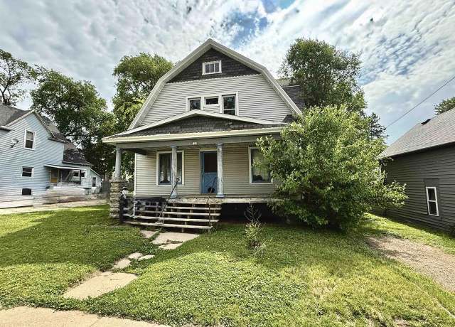 Property at 122 Leffert St, Berlin, WI 54923, 3 beds, 1.5 baths