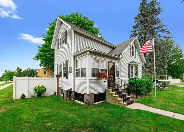 Property at 1615 Lincoln St, Marinette, WI 54143, 3 beds, 1.5 baths