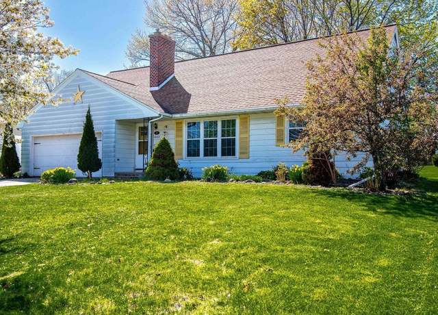 Property at 1022 S Ridge Rd, Green Bay, WI 54304, 5 beds, 2 baths