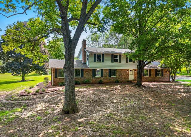 Property at 4207 Oak Ridge Cir, De Pere, WI 54115, 5 beds, 2 baths