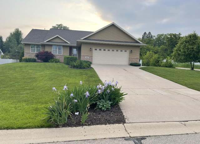 Property at 2091 Luxury Dr, Green Bay, WI 54313, 4 beds, 3 baths