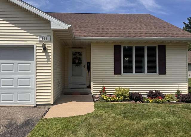 Property at 938 Mead Dr, Waupaca, WI 54981, 3 beds, 2.5 baths