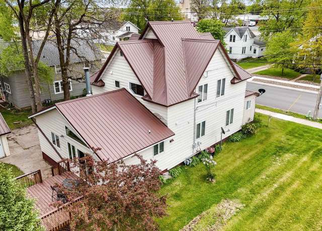 Property at 511 E 5th St, Shawano, WI 54166, 3 beds, 3 baths