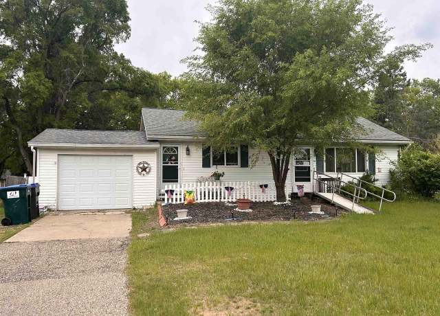 Property at 630 S Evergreen St, Wautoma, WI 54982, 3 beds, 1 bath