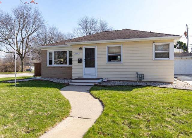 Property at 1391 Langlade Ave, Green Bay, WI 54304, 3 beds, 1 bath