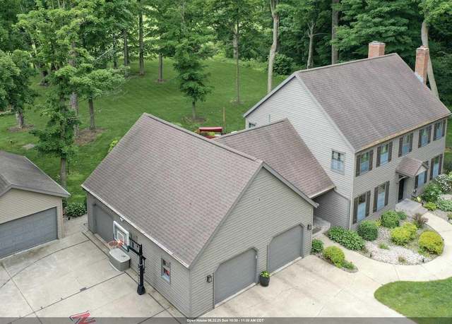 Property at 8404 Clayton Ave, Neenah, WI 54956, 4 beds, 3.5 baths