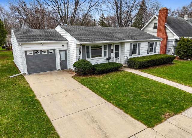 Property at 1139 Roscoe St, Green Bay, WI 54304, 3 beds, 1 bath