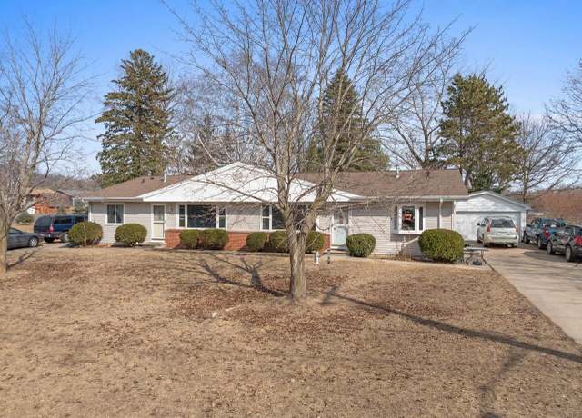 Property at 1133 Crestwood Dr, Green Bay, WI 54313, 7 beds, 2 baths