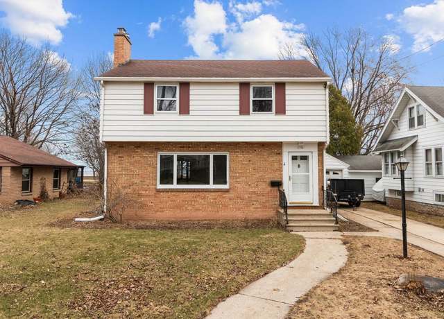 Property at 1752 Doty St, Oshkosh, WI 54902, 3 beds, 1.5 baths