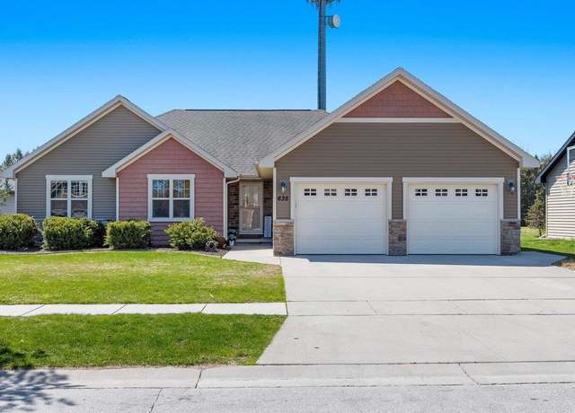 Property at 635 Pebblestone Cir, Hobart, WI 54155, 4 beds, 3.5 baths