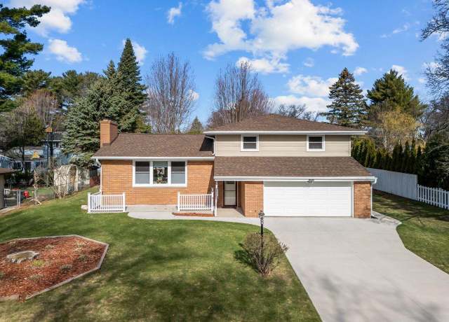 Property at 1442 Traeger St, Green Bay, WI 54304, 3 beds, 1.5 baths