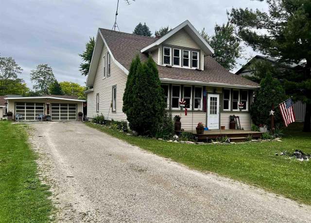 Property at 808 Fremont St, Fremont, WI 54940, 4 beds, 2 baths