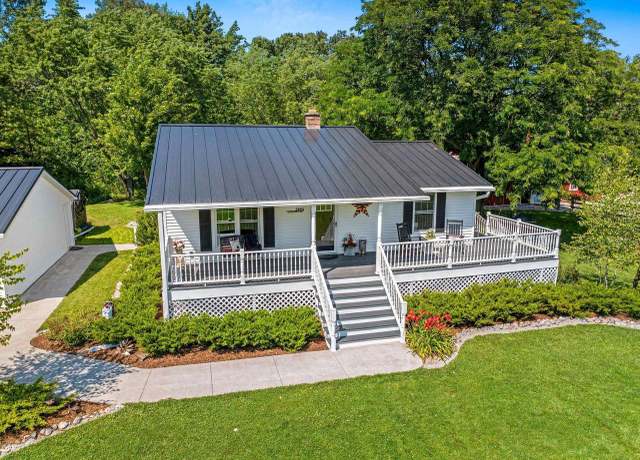 Property at 2494 Scheuring Rd, De Pere, WI 54115, 3 beds, 2 baths