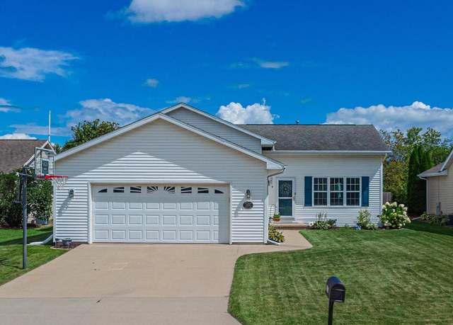 Property at 2530 Grassy Ln, Neenah, WI 54956, 4 beds, 3 baths
