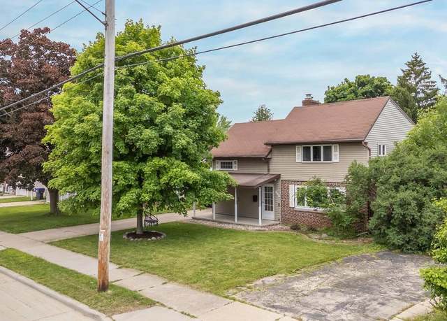 Property at 516 E Cecil St, Neenah, WI 54956, 4 beds, 1.5 baths