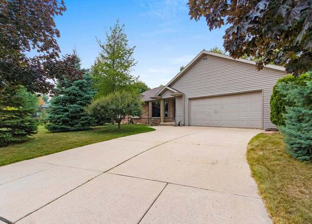 Property at 1309 Creekside Ln, Green Bay, WI 54311, 3 beds, 2.5 baths