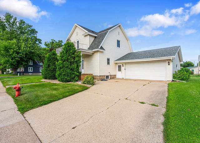 Property at 204 N Nash St, Hortonville, WI 54944, 4 beds, 2 baths