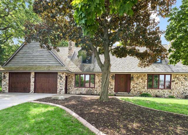Property at 1007 Countryside Dr, De Pere, WI 54115, 3 beds, 3 baths