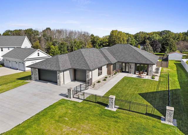 Property at 2448 Riddle Ct, De Pere, WI 54115, 4 beds, 5 baths