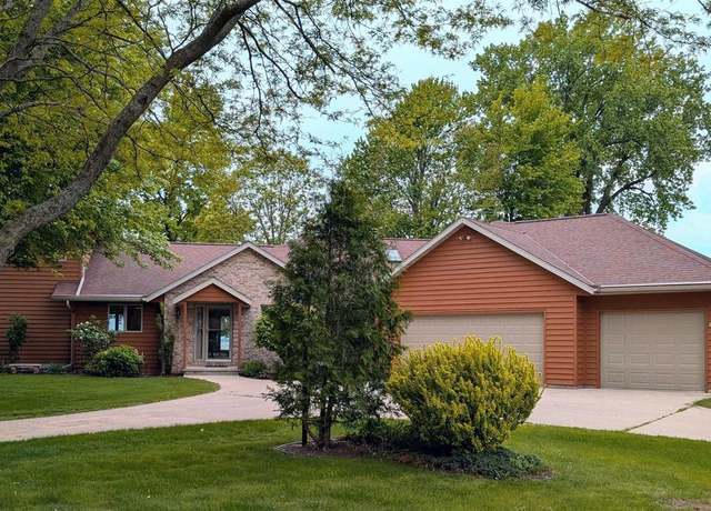 Property at N8292 Deadwood Point Rd, Fond Du Lac, WI 54937, 3 beds, 2.5 baths