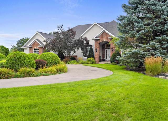 Property at 8202 Golf Course Dr, Neenah, WI 54956, 3 beds, 2.5 baths