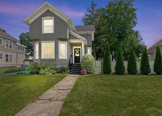 Property at 917 E Irving Ave, Oshkosh, WI 54901, 3 beds, 2 baths