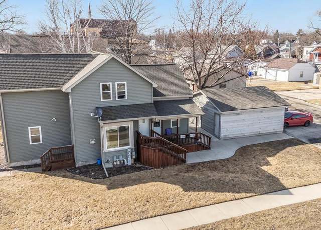 Property at 116 E 8th St, Kaukauna, WI 54130, 4 beds, 2 baths