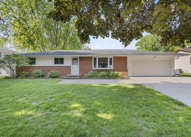 Property at 1073 April Ln, Green Bay, WI 54304, 3 beds, 2 baths