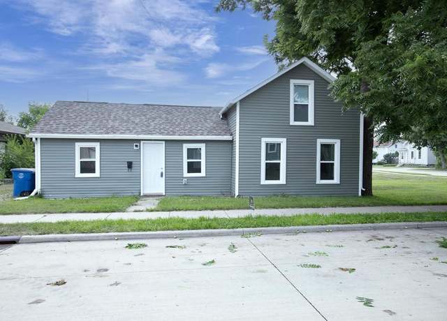 Property at 518 Dakota St, Oshkosh, WI 54902, 4 beds, 1.5 baths